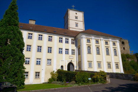 Regionalzimmer.at - Gästehaus Schloss Riedegg